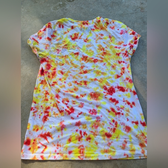 Hand tie dyed kiss shirt - Picture 4 of 4